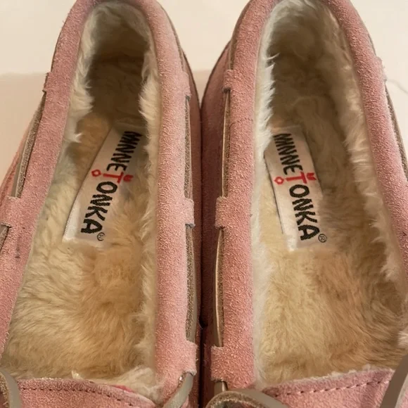 NWOT Minnetonka slippers - Picture 4 of 5